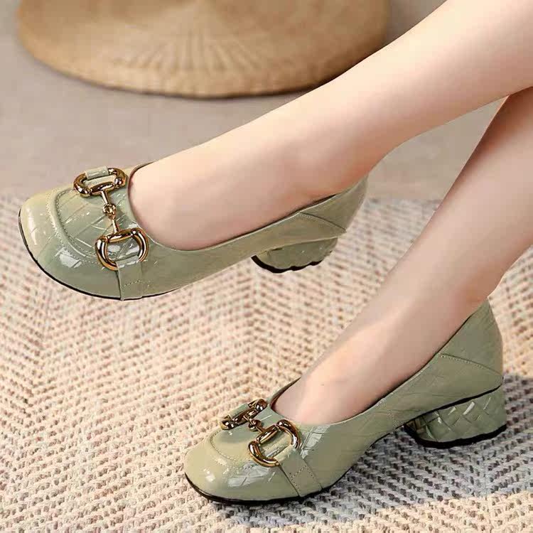 皮鞋真皮女款软皮软底大码头小浅口圆漆皮中跟单鞋