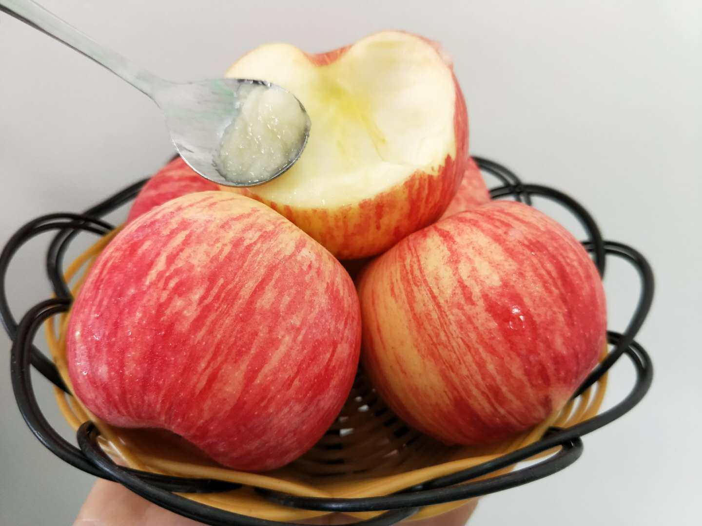 苹果现摘粉面沙甜宝宝刮泥婴儿老人苹果