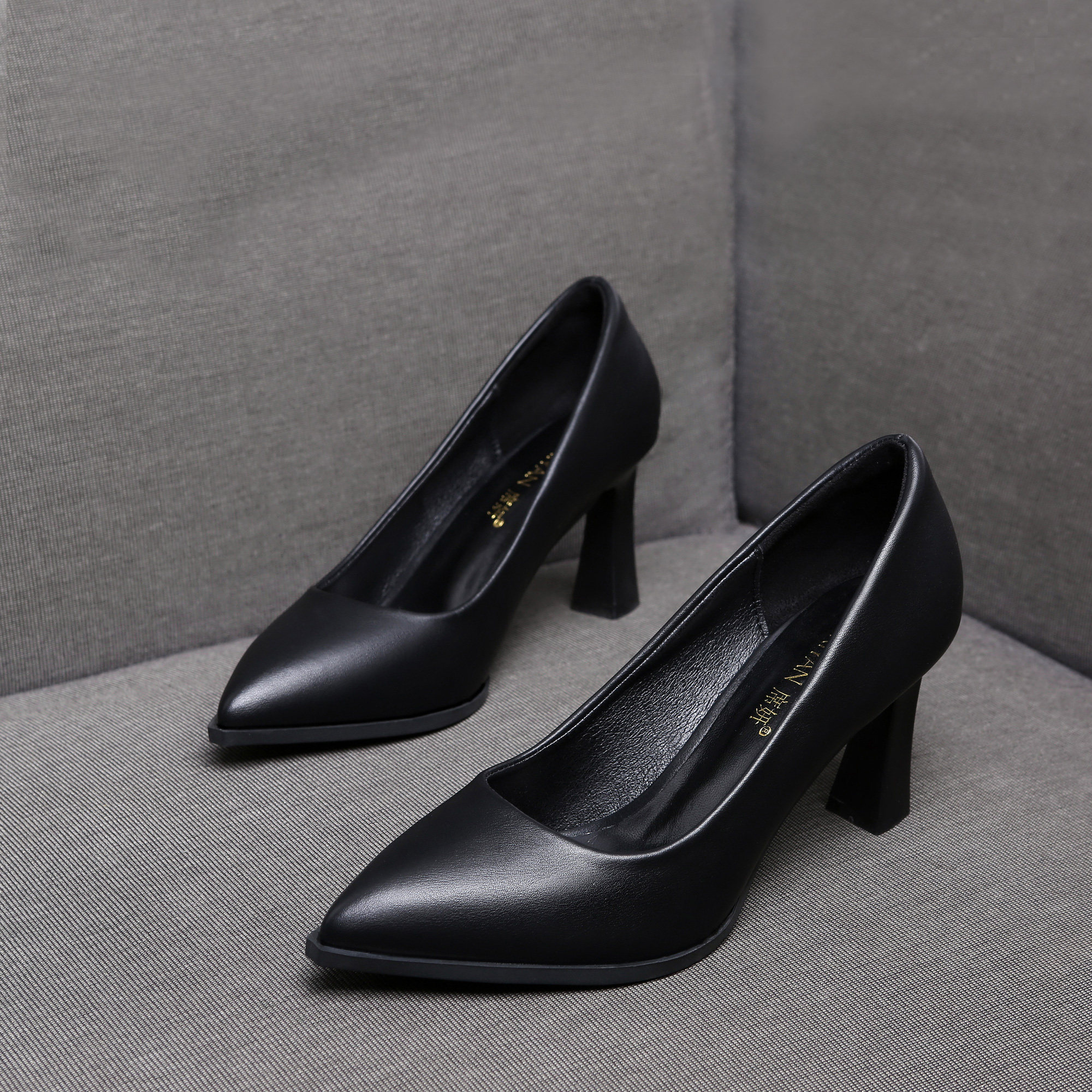 真皮粗跟单鞋女尖头面试高跟鞋2021秋款黑色正装职业中跟工作鞋子