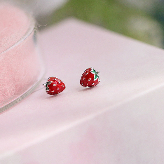 Little Z Youpin 925 Silver Strawberry Fruit Earrings Simple Small and Cute Sleeping No need to pick earrings new Little Z Youpin 925 Silver Strawberry Fruit Earrings Simple Small and Cute Sleeping No need to pick earrings new