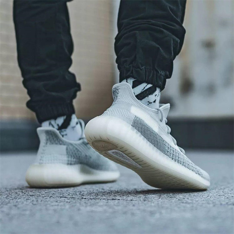 哄哄adidasyeezycloudwhite冰蓝椰子满天星fw5317跑步鞋