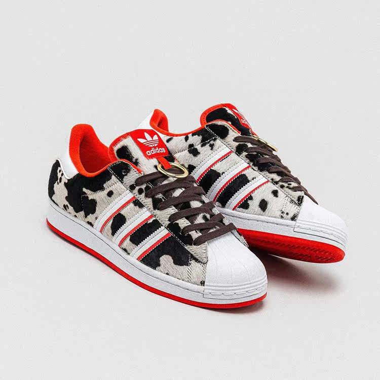 哄哄adidasoriginalssuperstar黑白红牛牛年限定板鞋fy8798板鞋