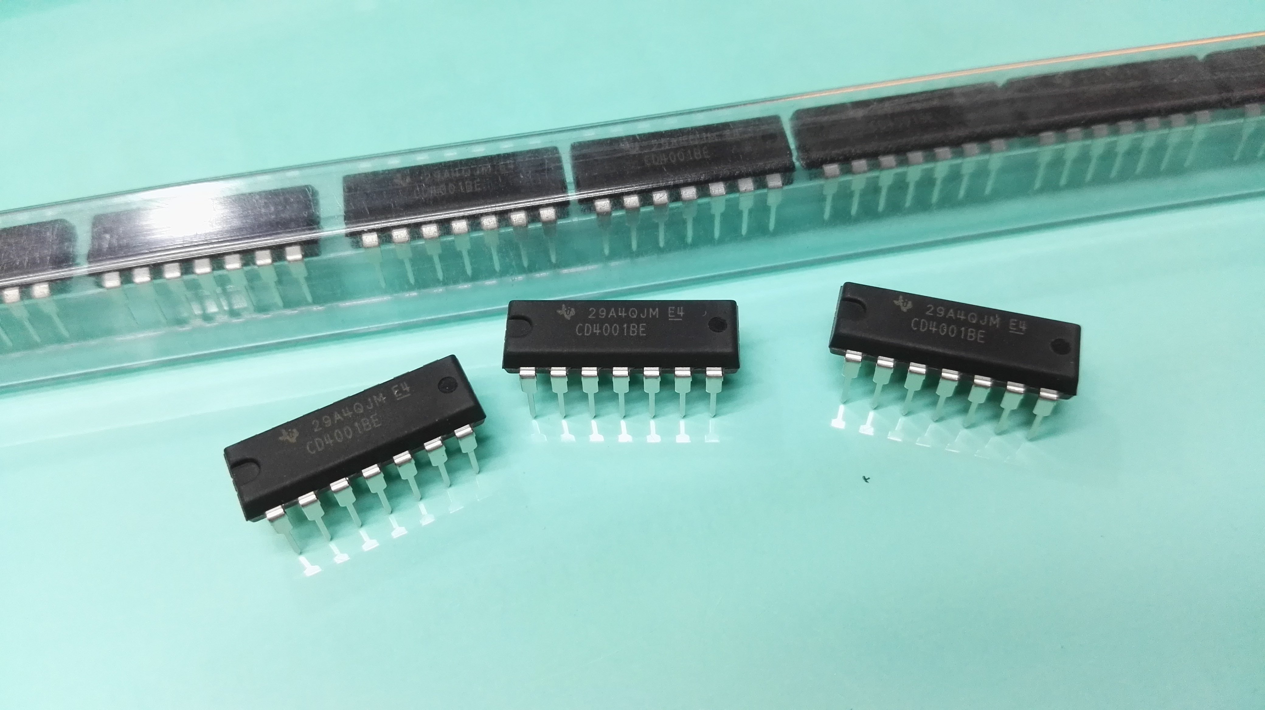 集成电路cd4001bedip14原装进口逻辑电子配件芯片现货芯片