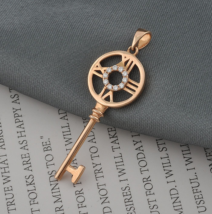 18k玫瑰金吊坠吊坠项链金钥匙挂件百搭送礼颈饰