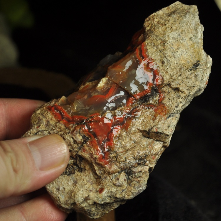 鸡血血红天然辽宁朝阳北票战国红缟玛瑙原石摆件