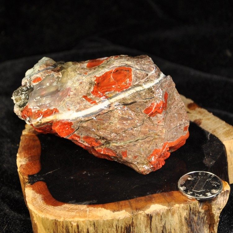 天然北票战国红缟玛瑙原石鸡血血红毛料辽宁摆件