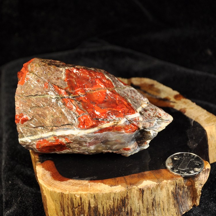 天然北票战国红缟玛瑙原石鸡血血红毛料辽宁摆件