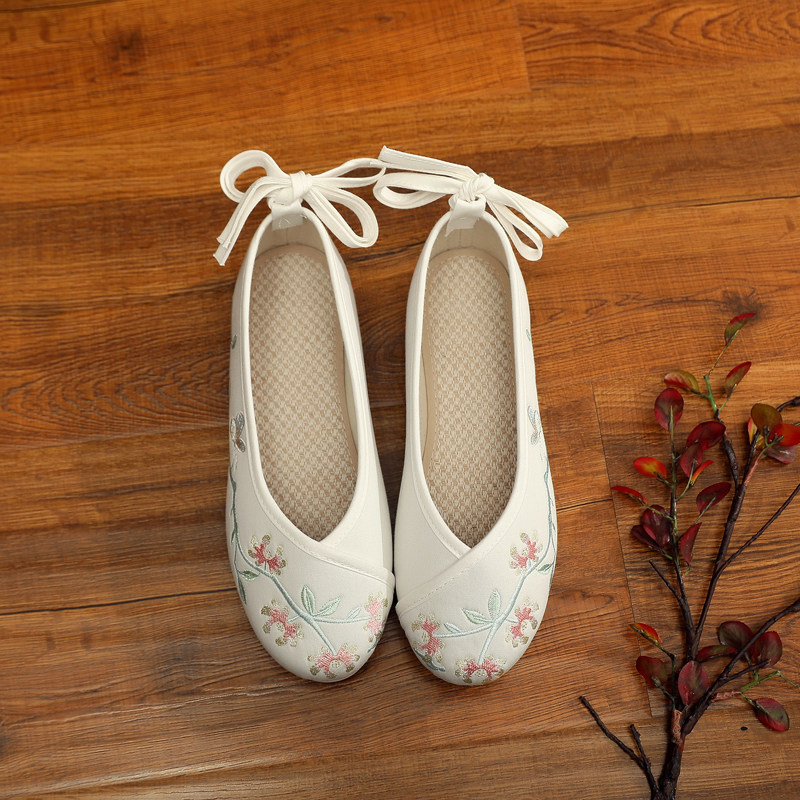 女鞋2019新款布鞋古风鞋子女汉服鞋子绣花鞋配复古平底古装跳舞鞋