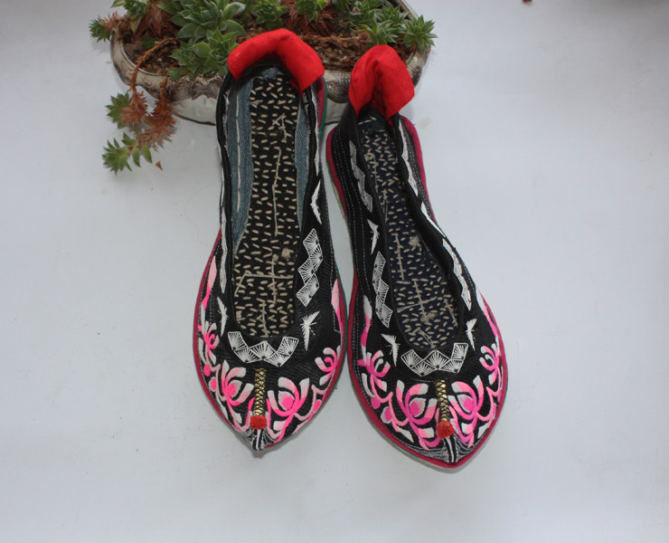 35码翘头绣花鞋彝族布鞋妈妈手工千层尖头民族风单鞋