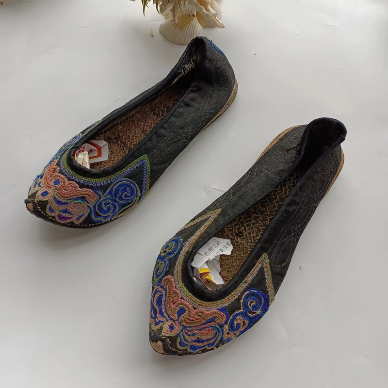 35码破线彝族女鞋尖头单鞋民间老货古董展示传统布鞋