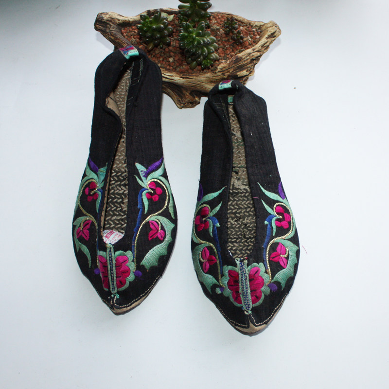 云南新款尖头彝族手工刺绣布鞋民间老货鞋子单鞋
