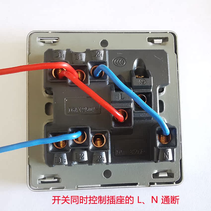 欧派插座大板银灰色一开多控开关三联带五孔插座中途双刀双掷开关
