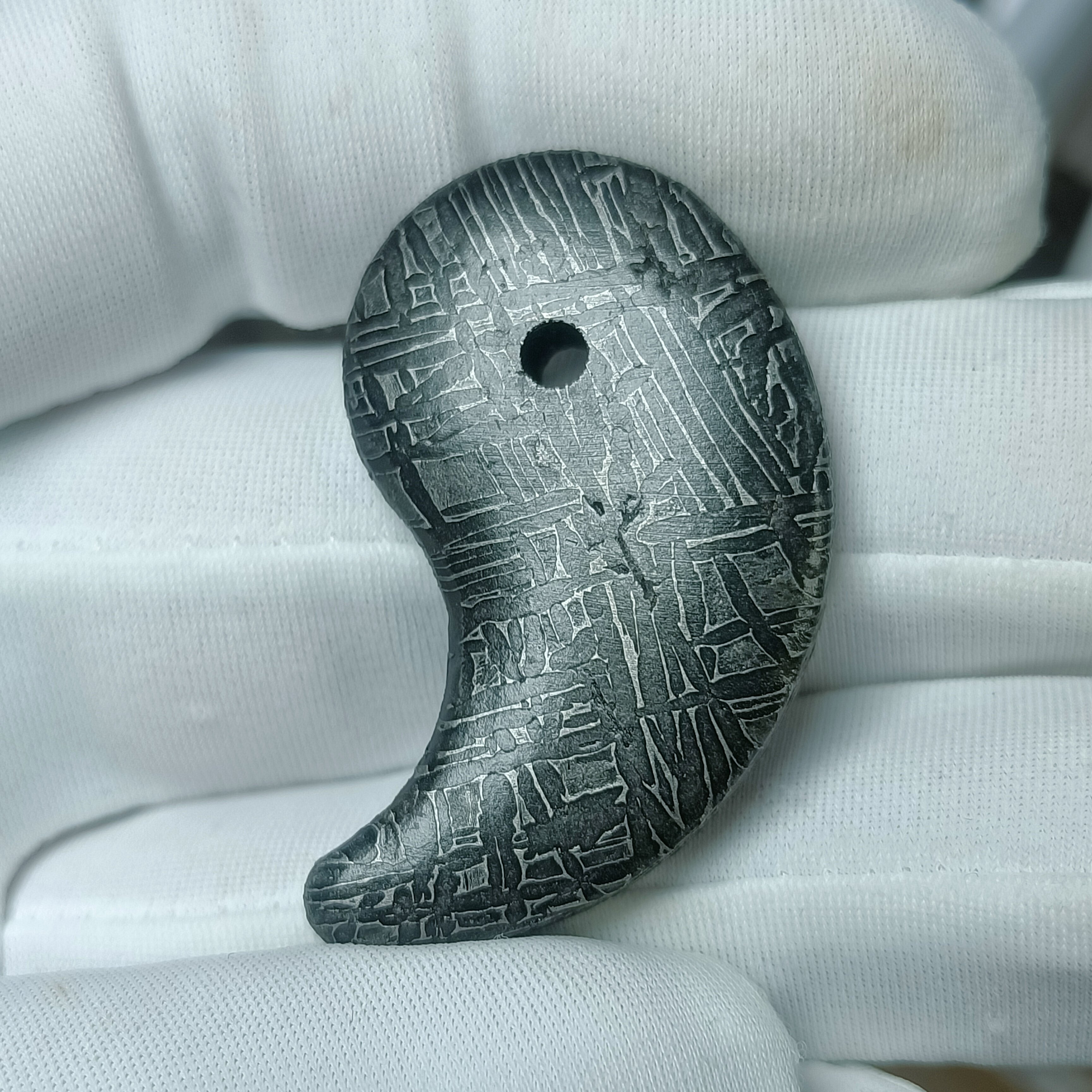 天铁星星雕刻陨铁吊坠陨石aletai勾玉天然挂件项坠