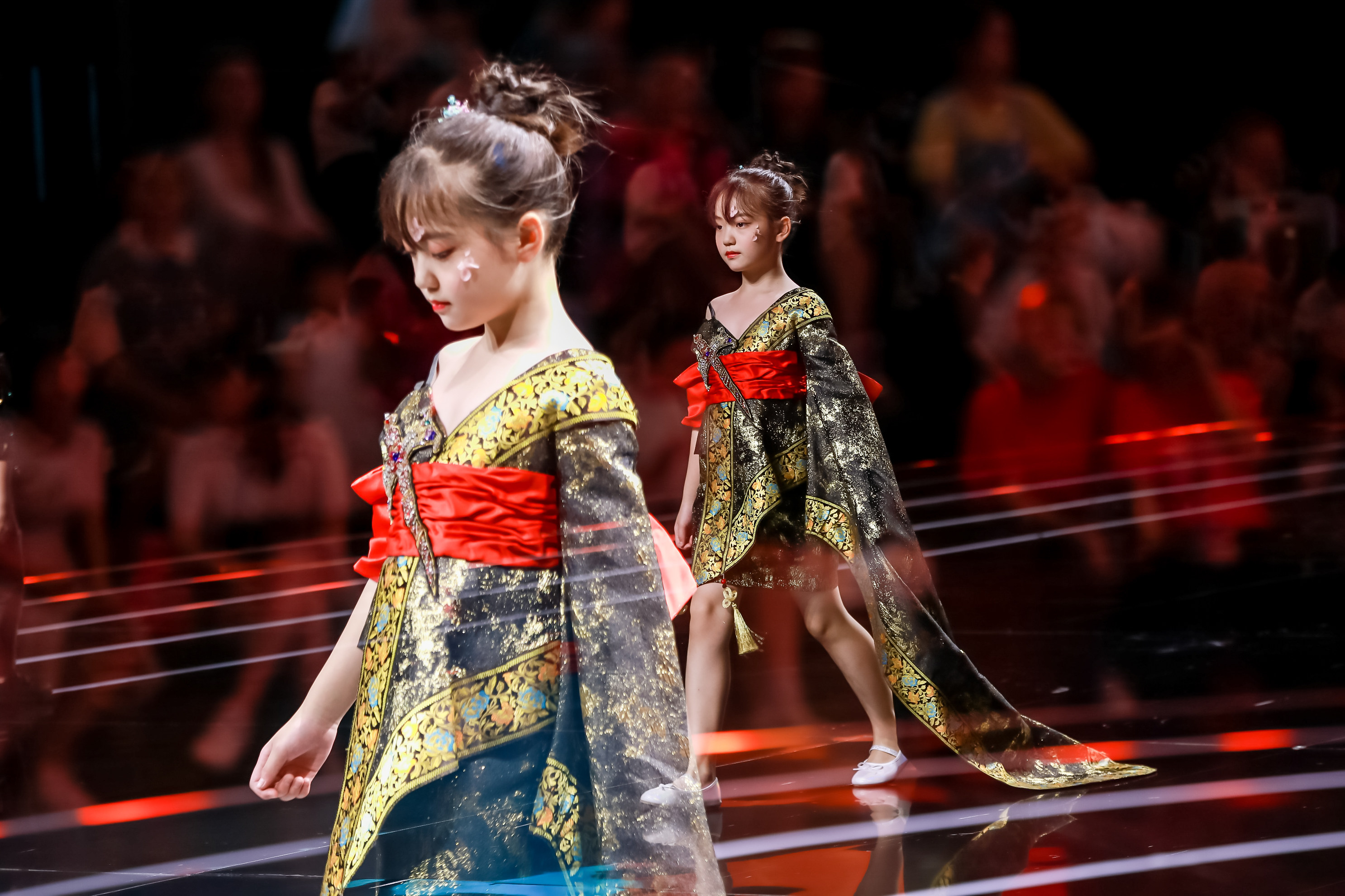 高端女童礼服2021拖尾高级定制主持人走秀演出服儿童礼服