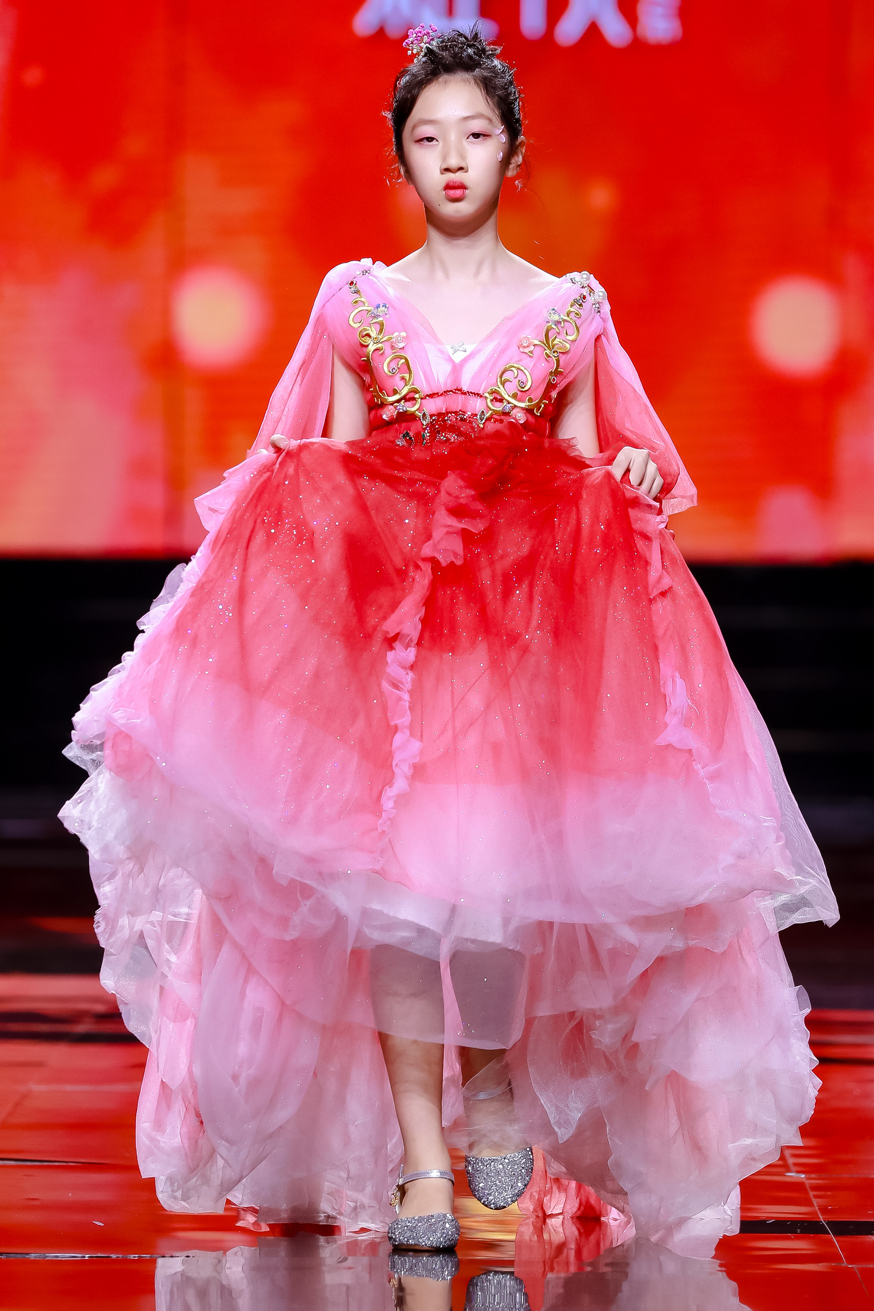 高端女童模特走秀服装少儿超长拖尾主持人红色儿童礼服