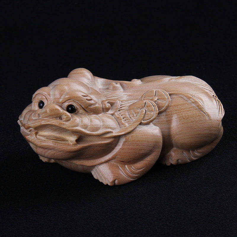 貔貅桃木摆件木雕实木原色身披钱串无漆手把木雕
