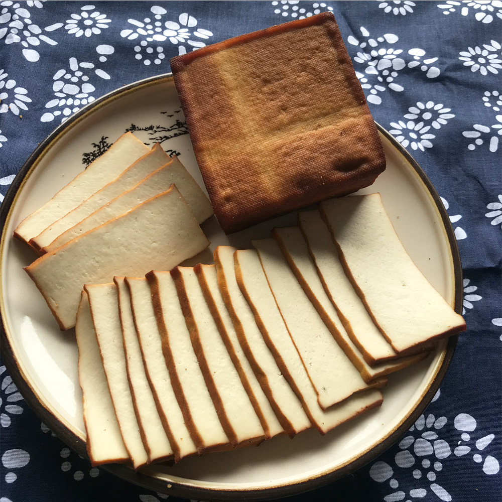 湖南农家自制柴火烟熏豆腐干湘西特产腊味香干豆腐干