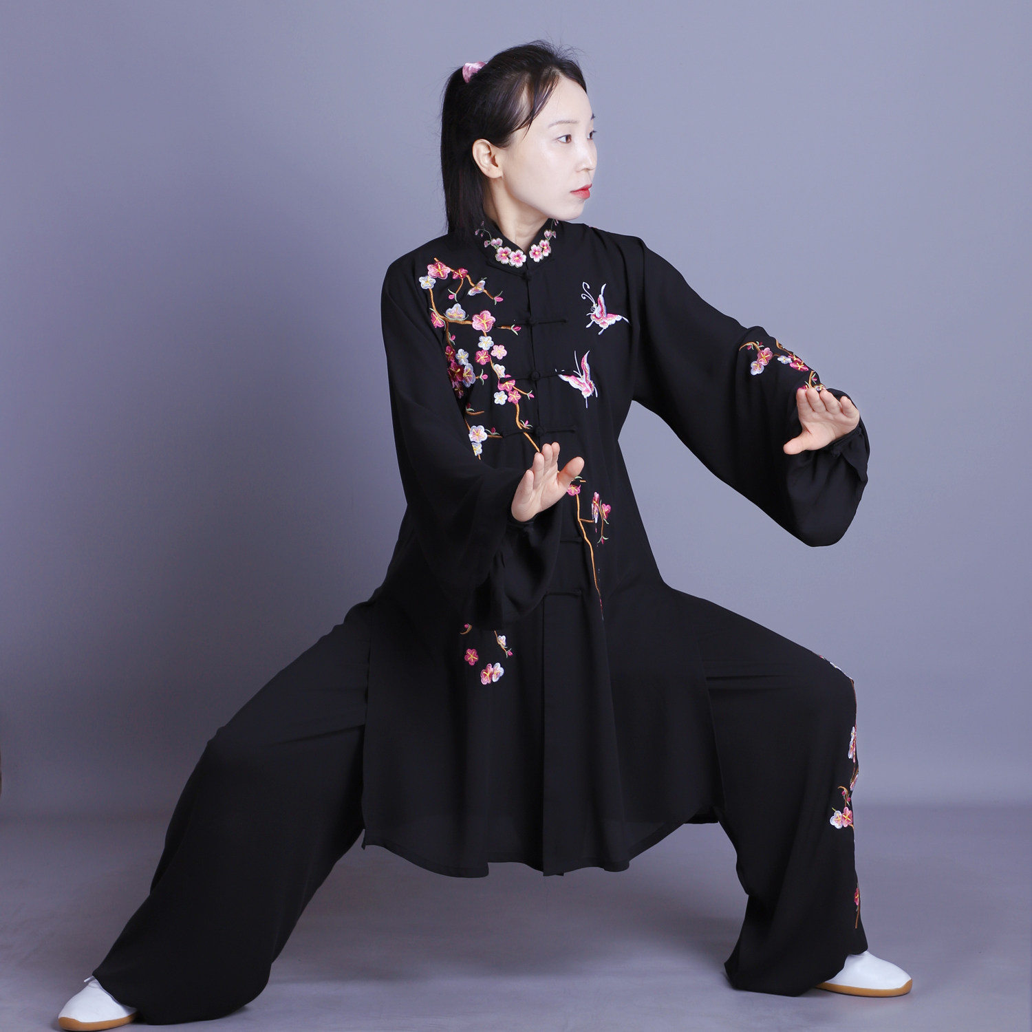 太极服女新款飘逸刺绣梅花高档太极拳比赛服演出服太极服