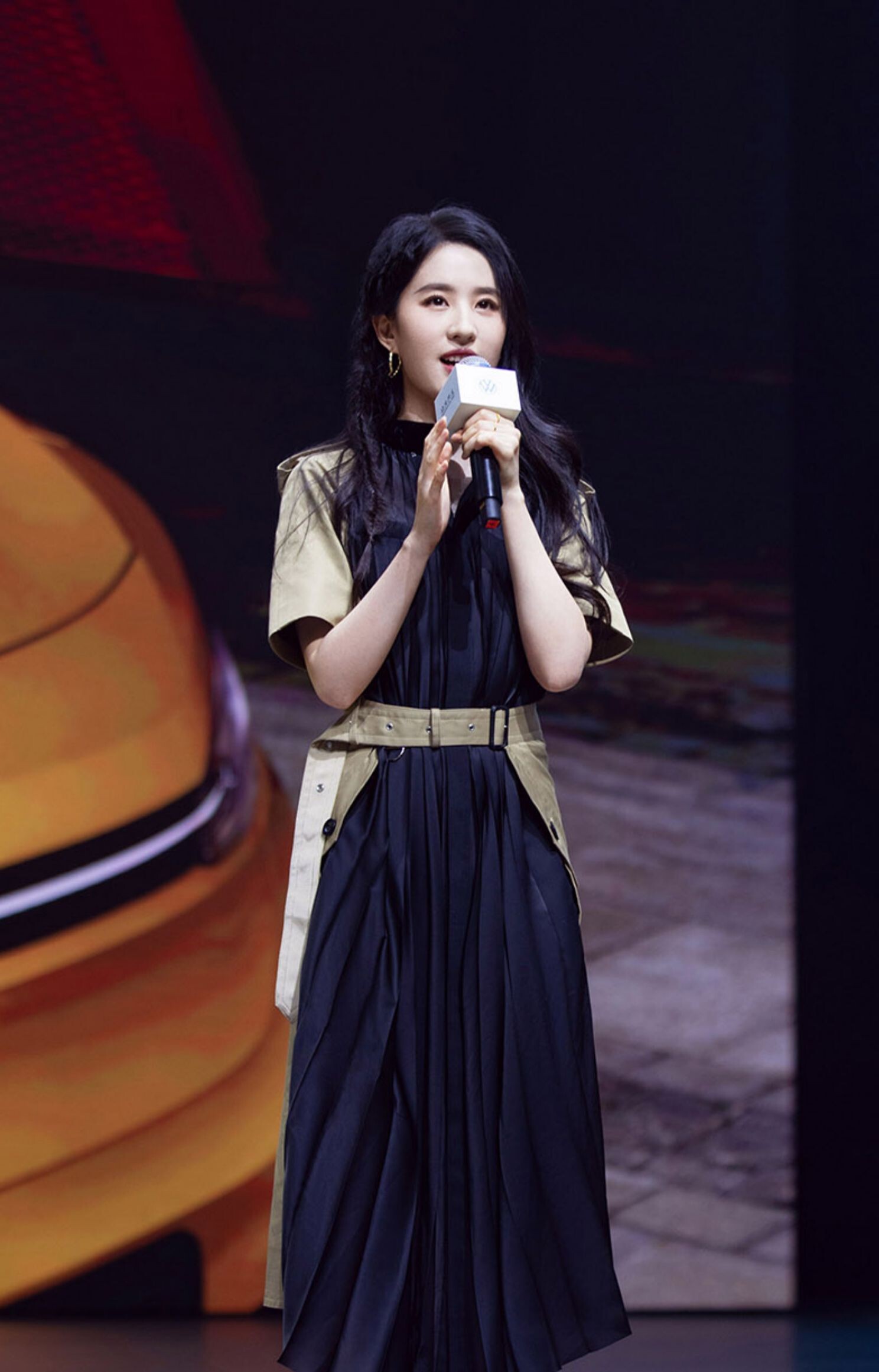 刘亦菲明星同款不规则茶歇裙中长工装风衣立领拼接收腰短袖连衣裙