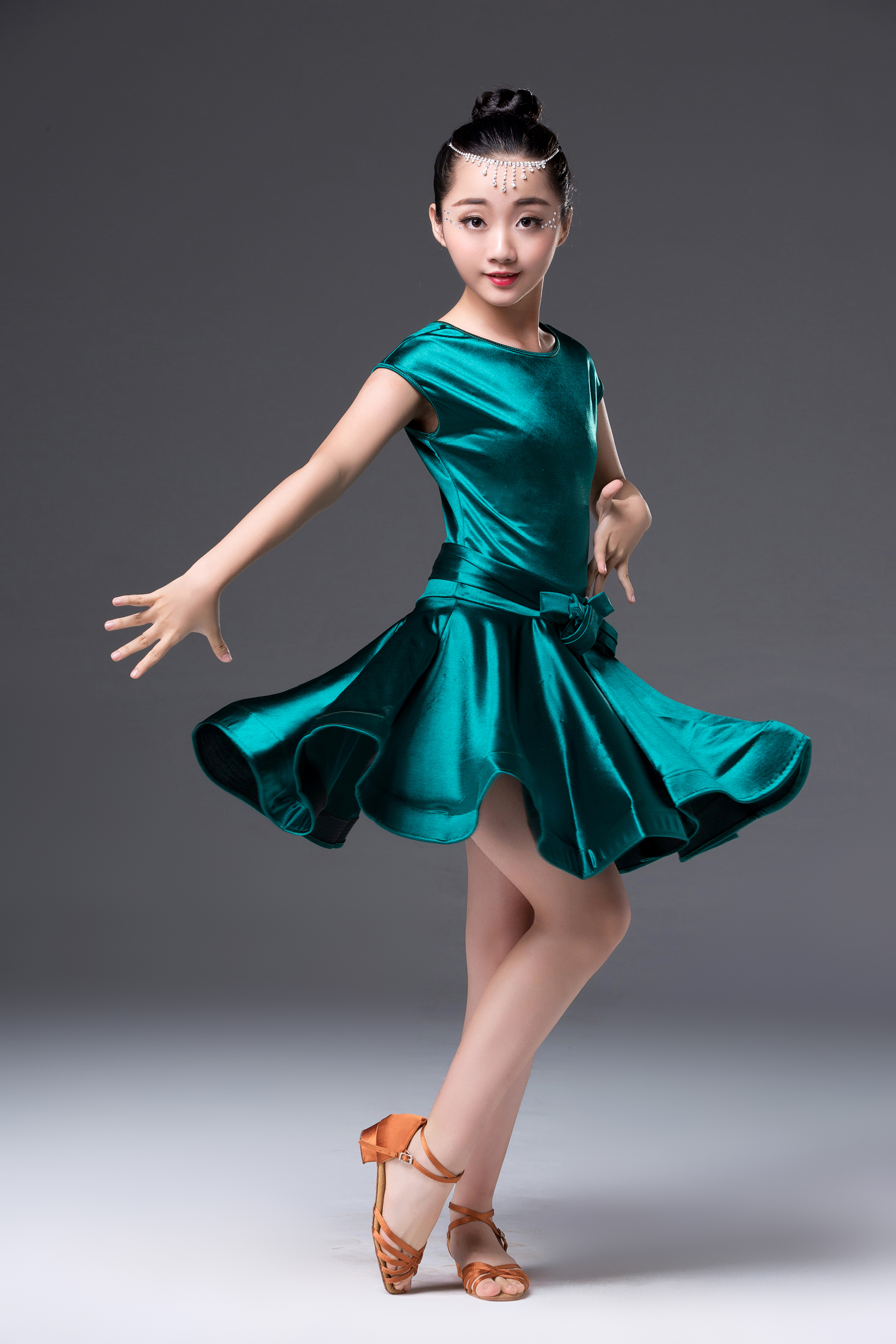 2019新款儿童拉丁舞春夏季女童练功演出服少儿考级儿童演出服