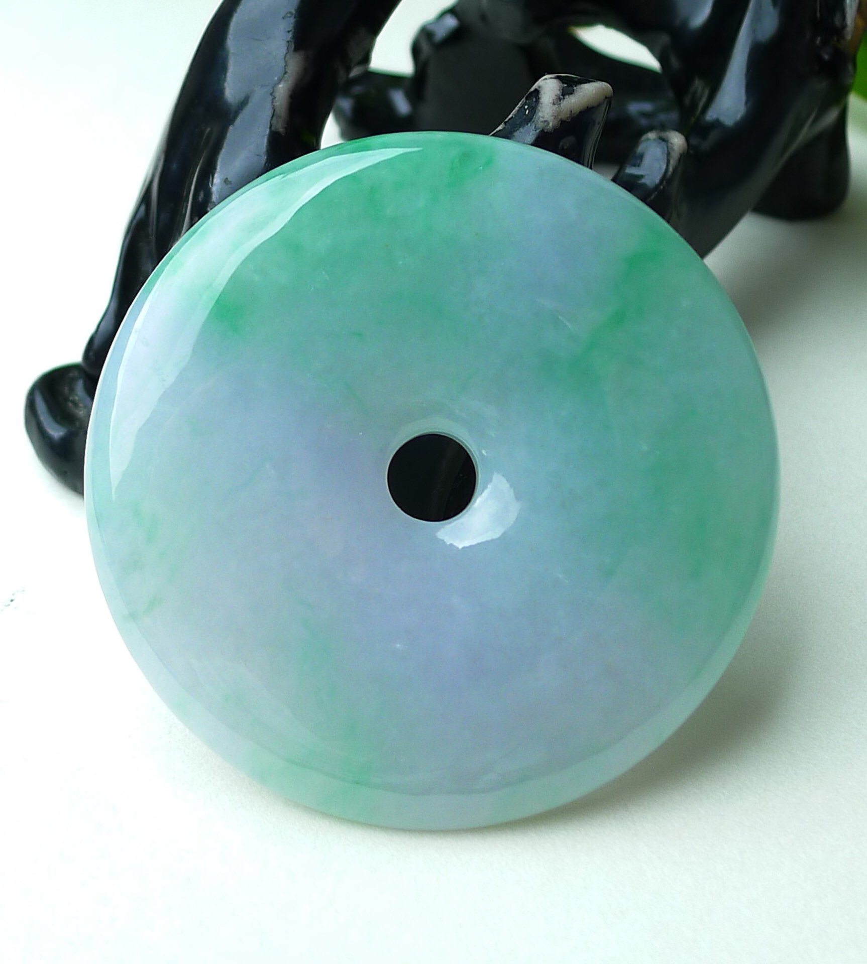 缅甸玉质雕工种水鲜艳色泽细腻平安扣天然春带颈饰