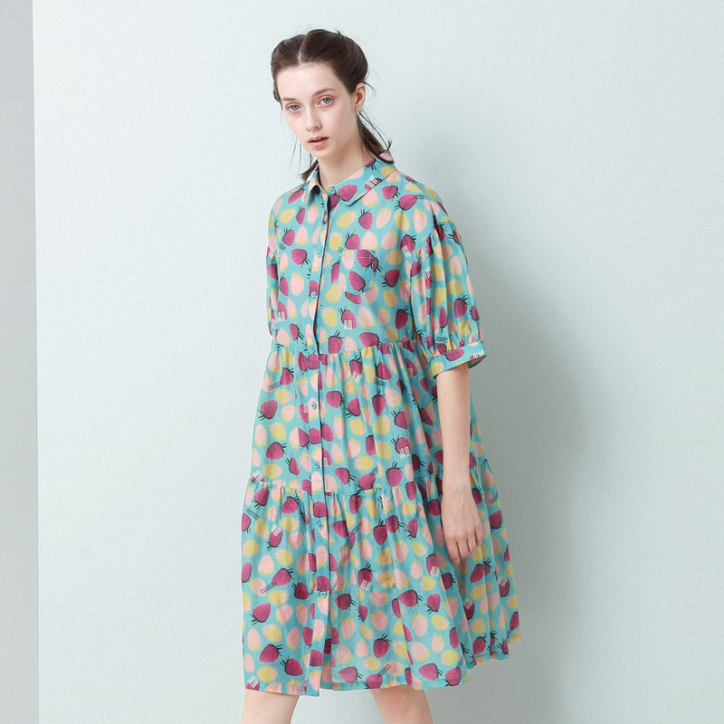 moveup幻走2020春季新品.fun系列 翻领草莓印花宽松桑蚕丝连衣裙
