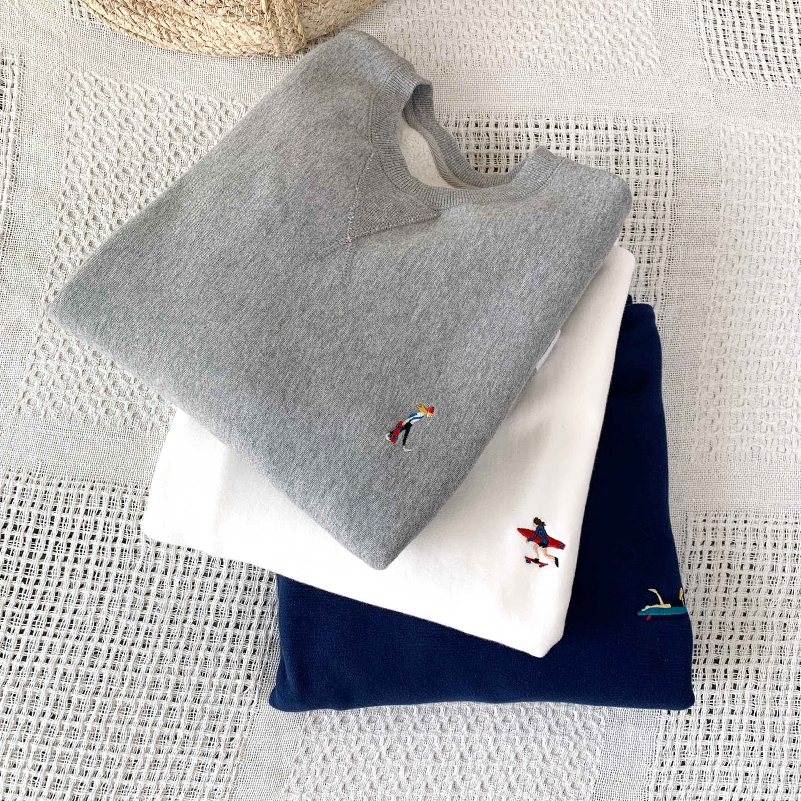 日本订单秋冬新品外贸经典毛圈圆领简约冲浪刺绣女式长袖卫衣绒衫