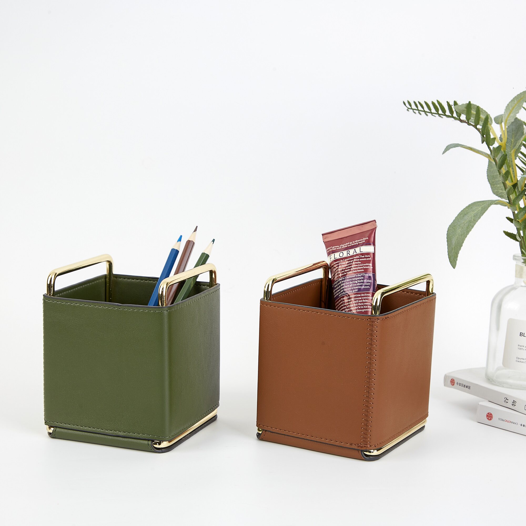 收纳轻奢创意皮革金属办公室桌面笔筒遥控器化妆品笔筒