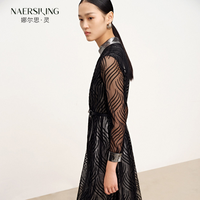 娜尔思灵科技感立体植绒小立领连衣裙2022春季新款设计感小众裙