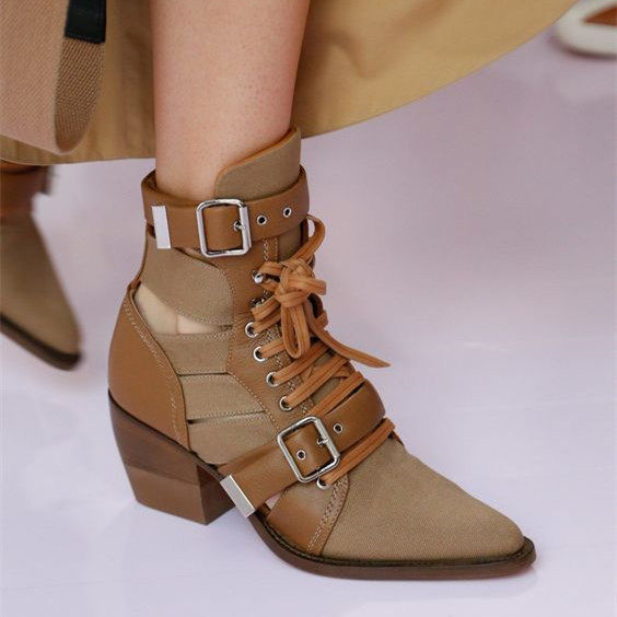 欧洲站春夏新款镂空绑带高跟尖头高帮时装马丁时装凉鞋