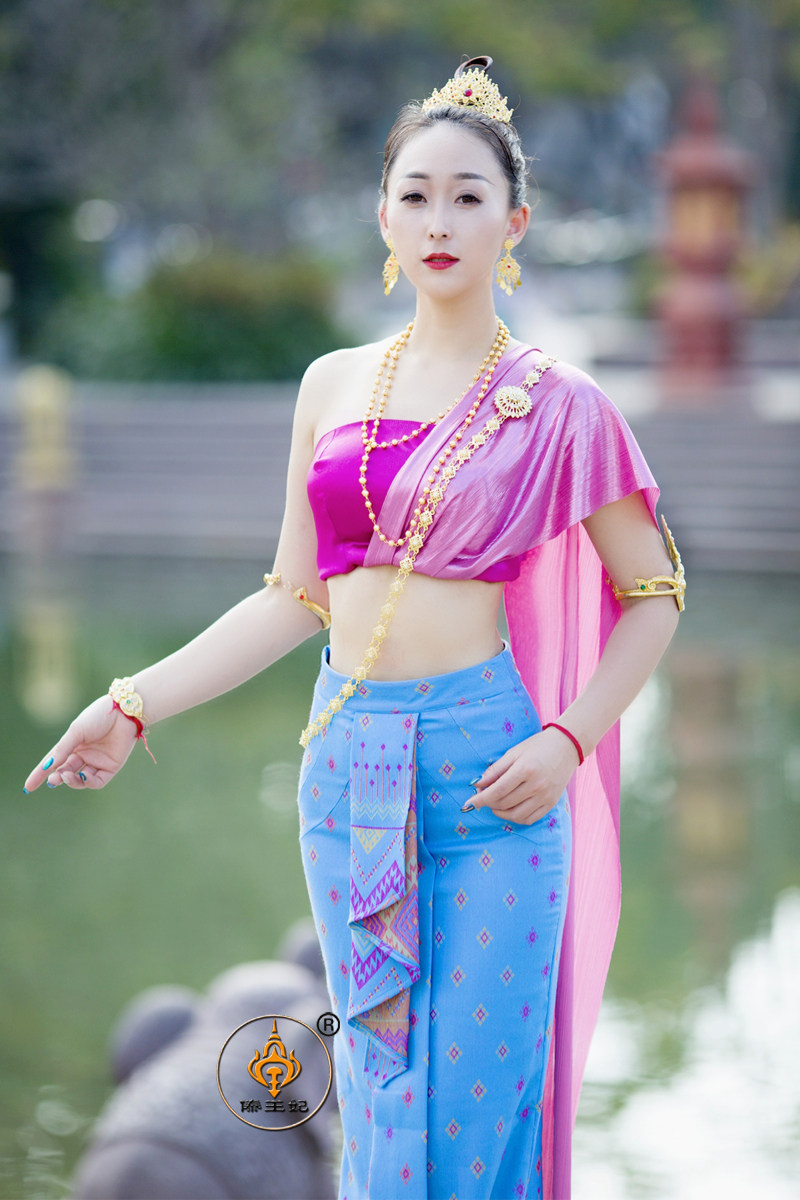 傣王妃服饰泰国服装 女傣族泼水节服装 泰式 抹胸苗条修身 大气漂亮