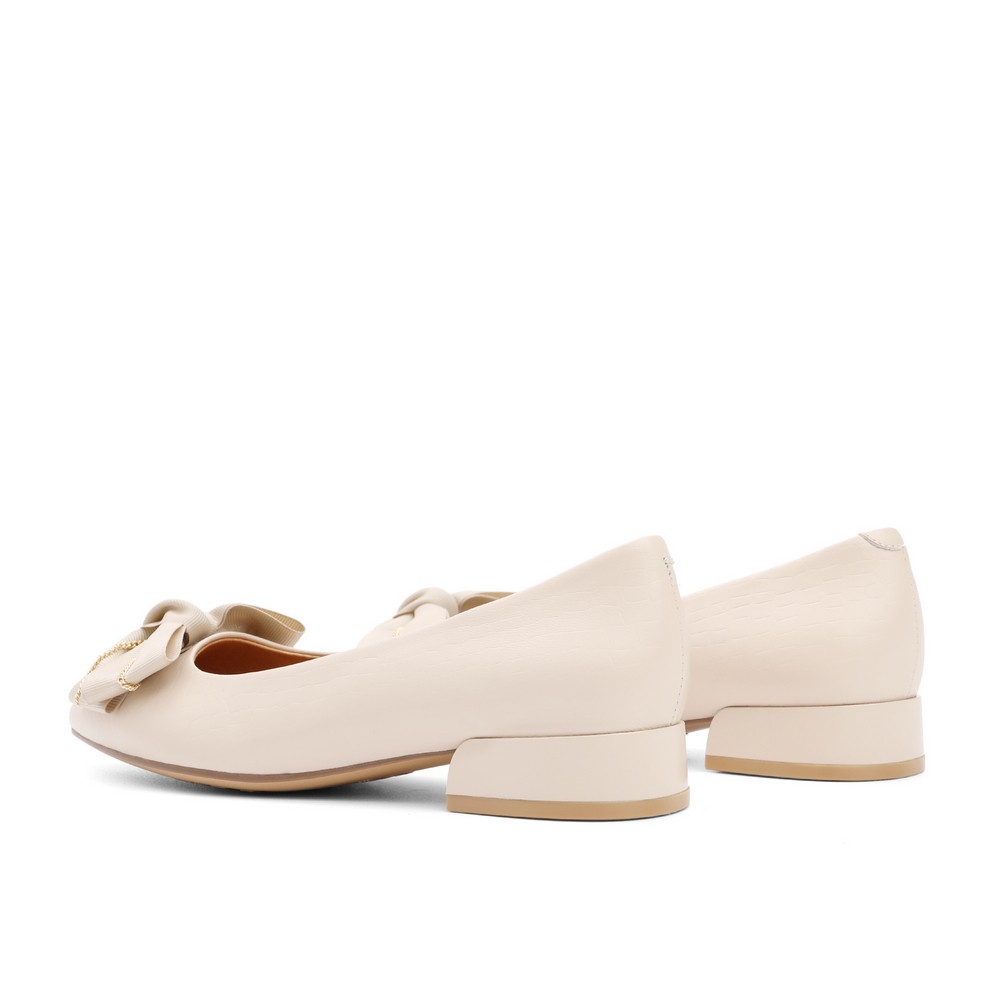 百丽尖头浅口女2021秋新款平底鞋