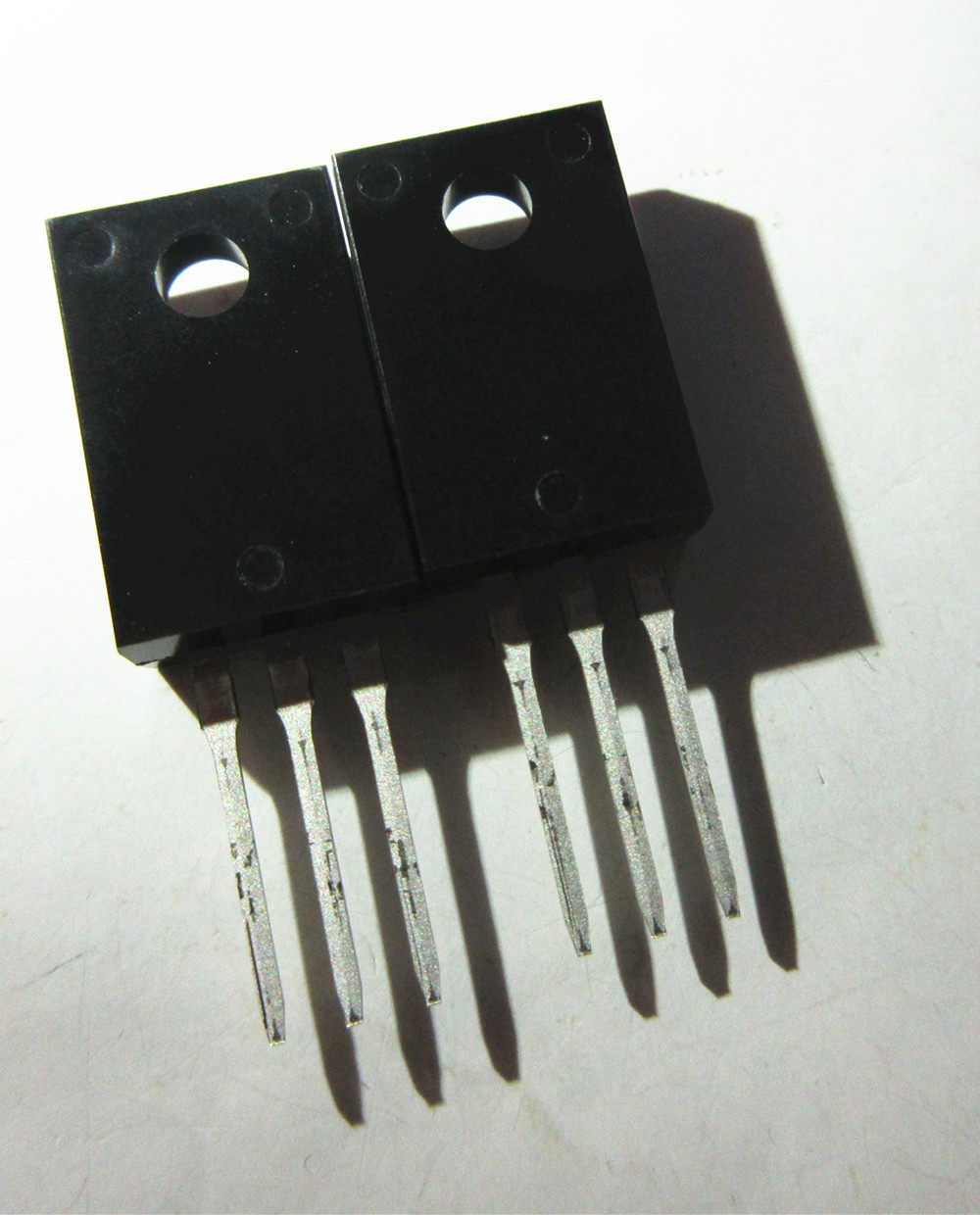 fqpf8n60c8n60c8a600vto220mos效应直插塑封场效应管