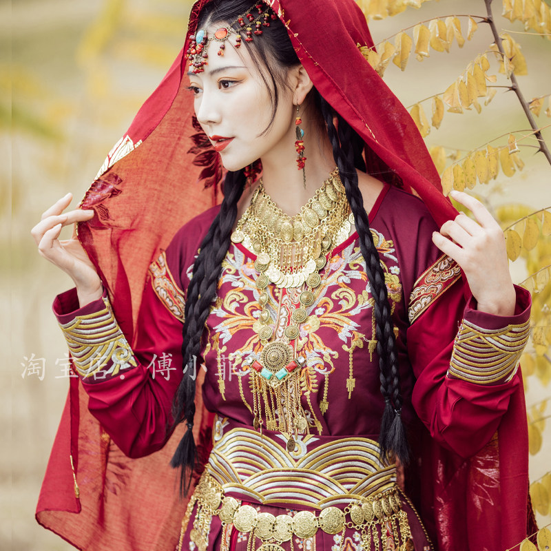 傅小菲沙漠异域搭配坦领汉服cos古风套装眉心发饰