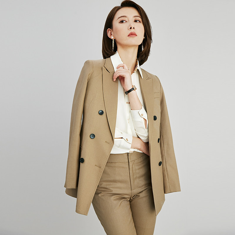璐丝百丽奶咖色西装外套女春秋职业气质休闲英伦风双排扣西服上衣