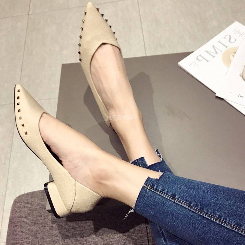 莱熙妮女鞋2020春季新款尖头铆钉时尚浅口踩脚百搭街拍石头纹单鞋