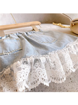 ເຄື່ອງນຸ່ງເດັກນ້ອຍ 2023 ຮູບແບບ summer ໃຫມ່ຂະຫນາດກາງແລະຂະຫນາດໃຫຍ່ຂອງເດັກນ້ອຍວ່າງສັ້ນ skirt ເດັກຍິງຫວານ lace splicing denim skirt trendy