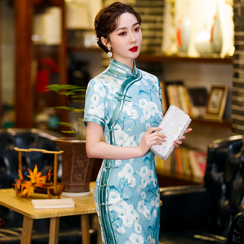 女士白幼秀旗袍日常走秀唐装2022年夏季礼服复古旗袍