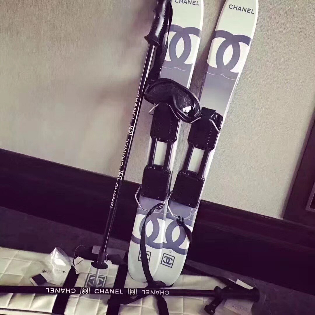 现货chanel香奈儿运动系列logoski滑雪板双板家居摆件