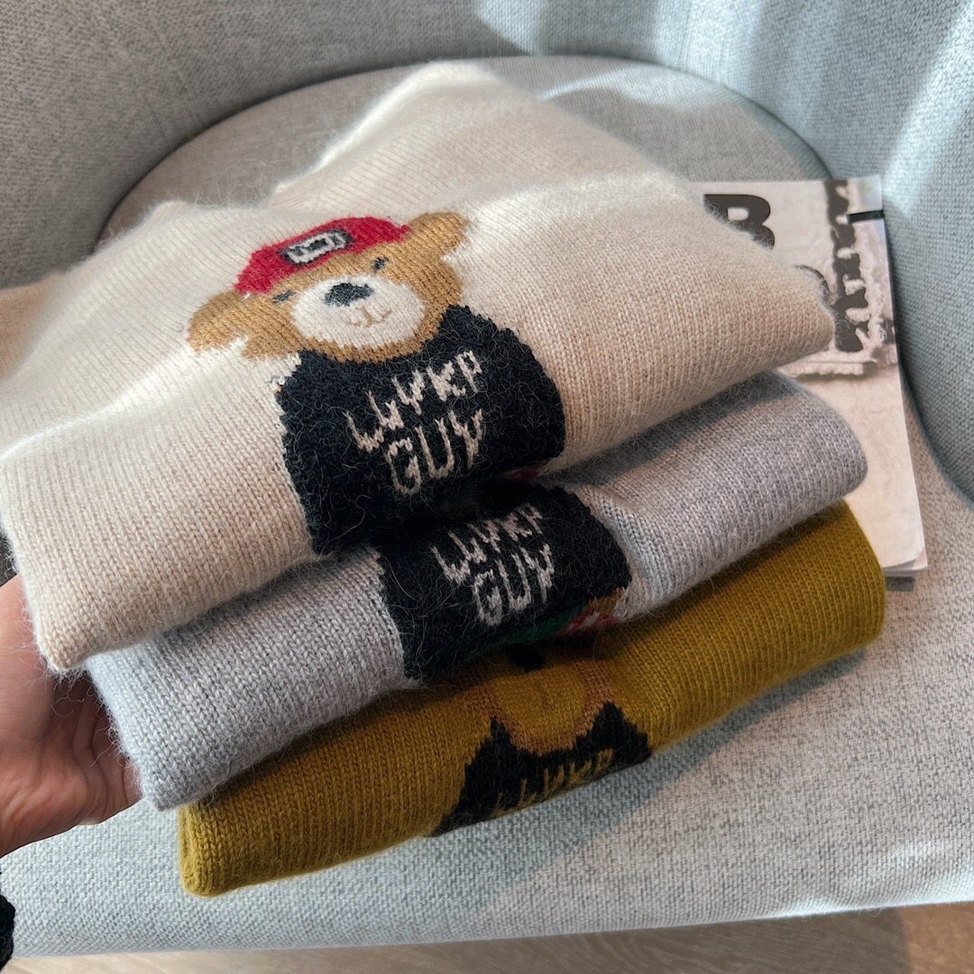 小熊卡通图案可爱风高品质浣熊绒毛衣女软糯舒适保暖内搭上衣