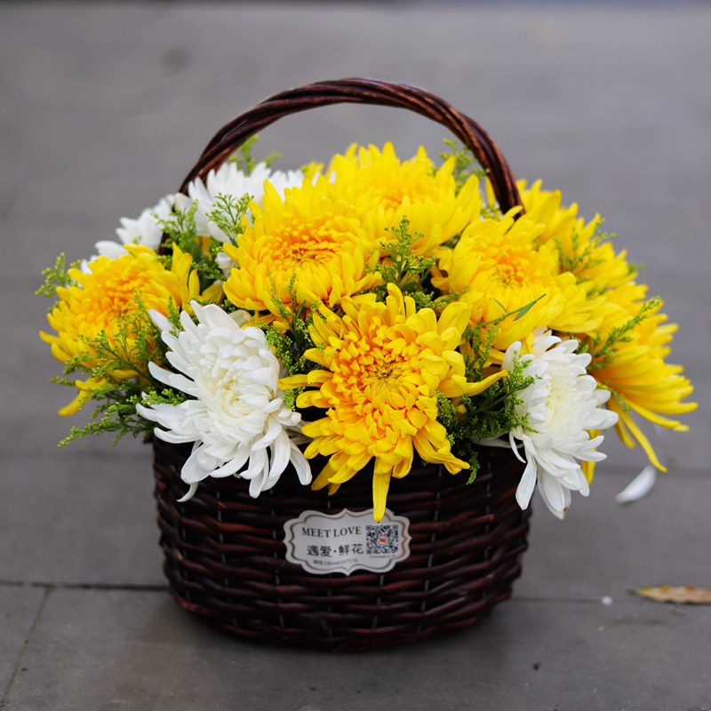 清明节黄白菊花手提花篮祭祀扫墓花束鲜花速递同城鲜花速递同城
