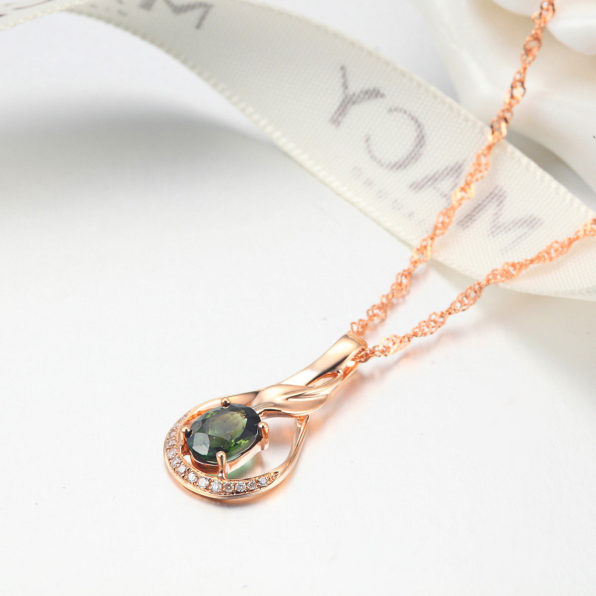 吊坠碧玺圣德宝18k金镶嵌镶嵌天然祖母钻石女款颈饰