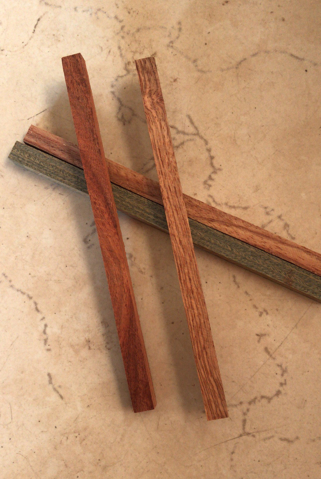 特价处理红木小料边角料小方条细木条珠子雕刻木雕