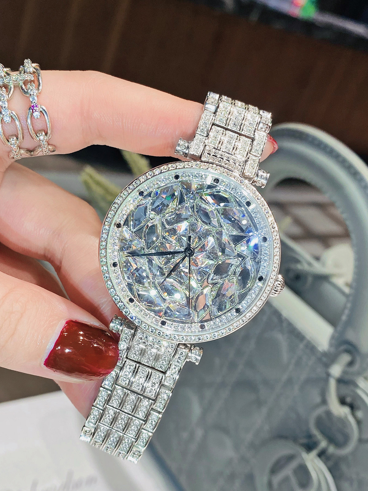 2021年新款十大品牌蒂玮娜手表女奢华满钻幻彩水钻表优雅百搭石英