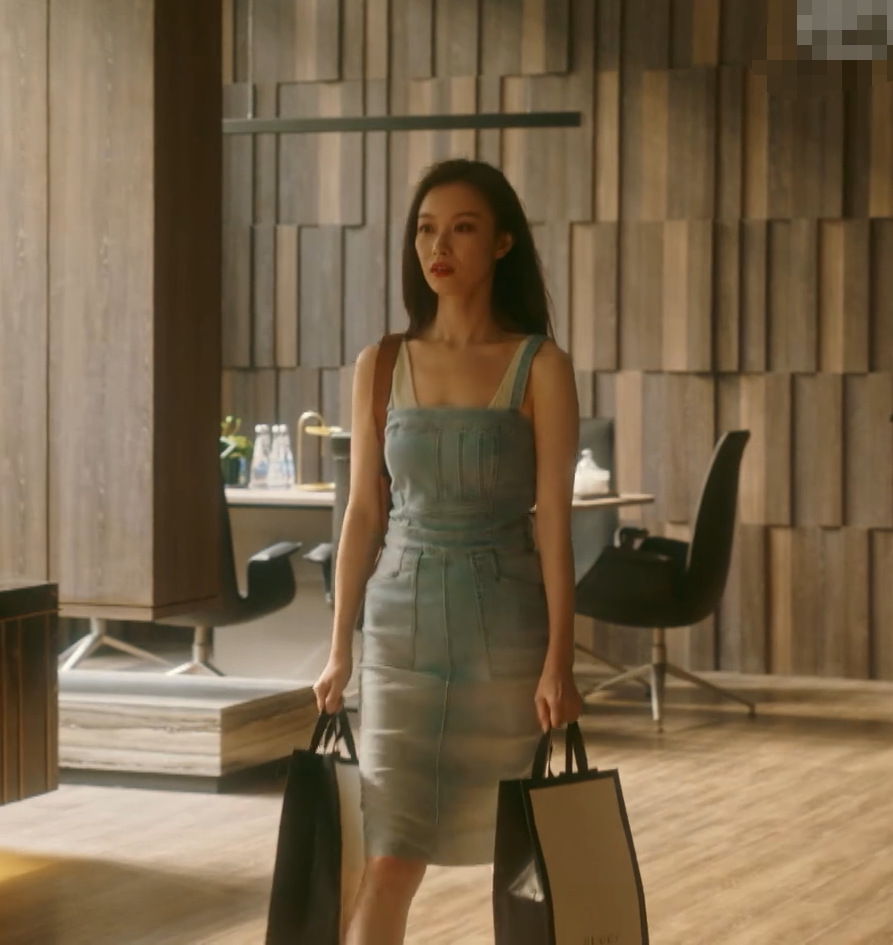 流金岁月朱锁锁倪妮同款修身牛仔吊带连衣裙高腰气质连衣裙