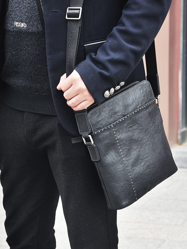 2021年真皮挎包男夏季小包斜肩包斜跨牛皮休闲个性包背包男单肩包