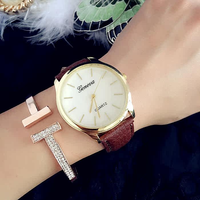 欧美热卖经典日内瓦条丁刻度皮带女表 金色表壳复古表盘石英女表