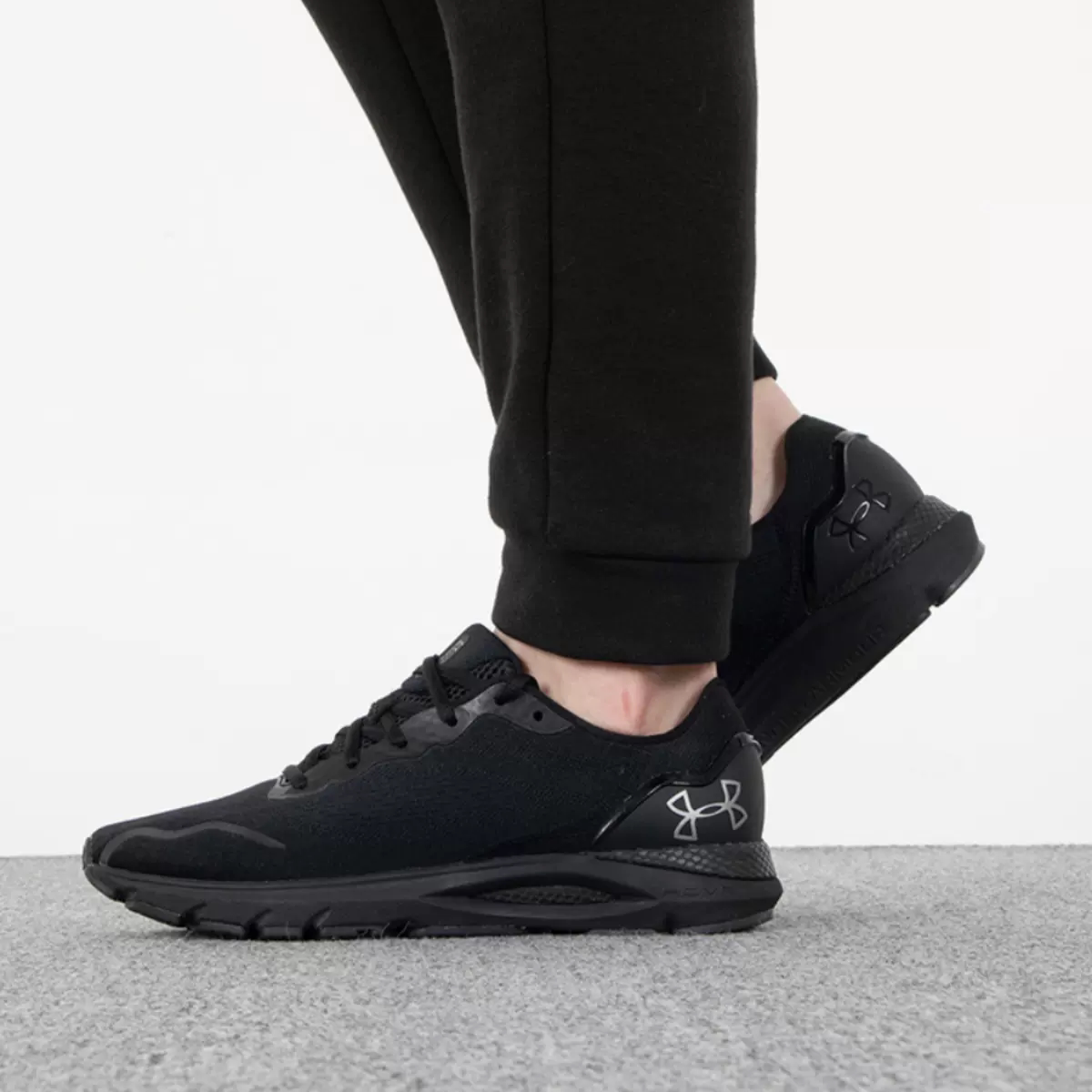 ua安德玛夏新款hovrsonic6男子训练健身休闲运动跑步鞋3026121