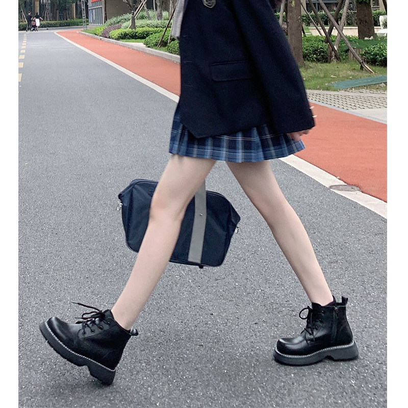 珍珠奶茶真皮马丁靴女4孔jk大头鞋奶茶色时装靴