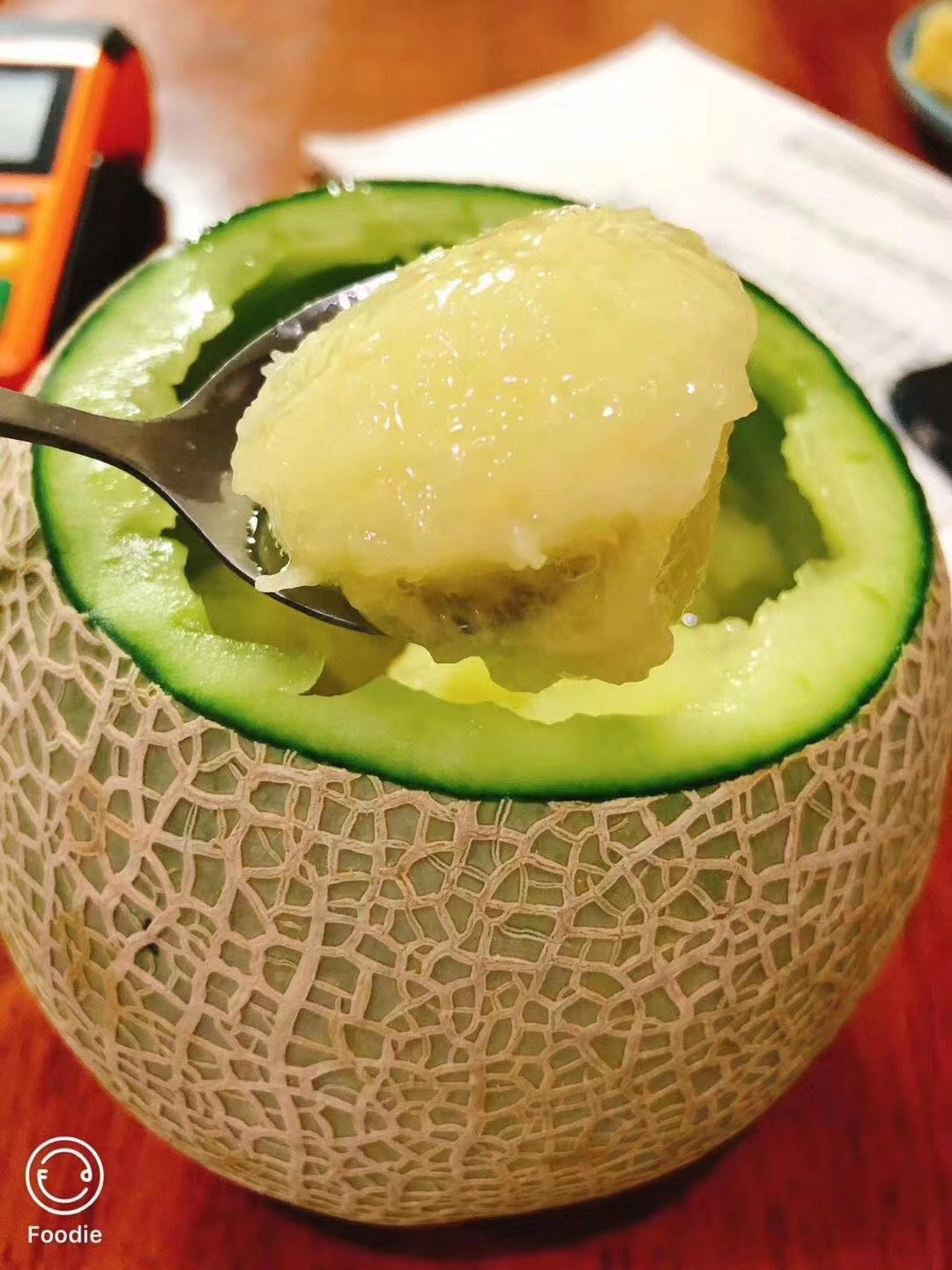 日本静冈夕张品种玫珑网纹蜜瓜海南新鲜种植甜瓜